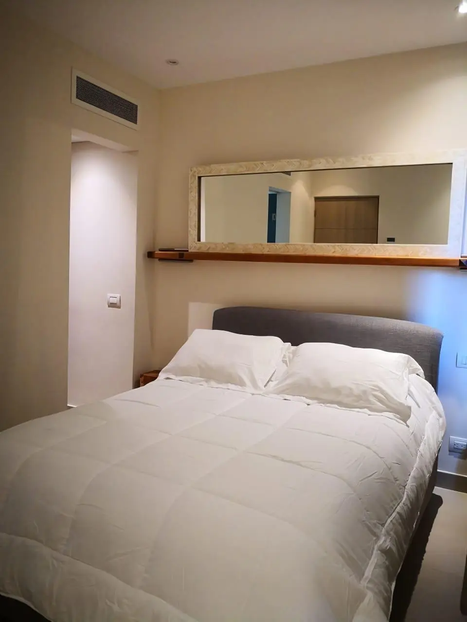 Suite E228